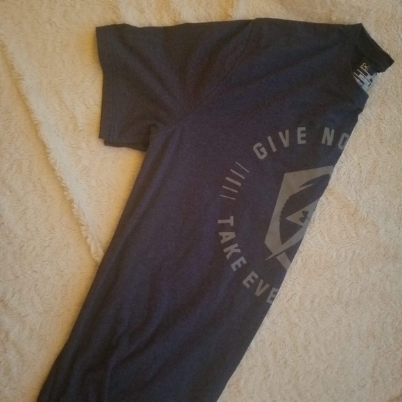 🖐5/$25🖐UnderArmour MED heat gear shirt - Picture 2 of 3